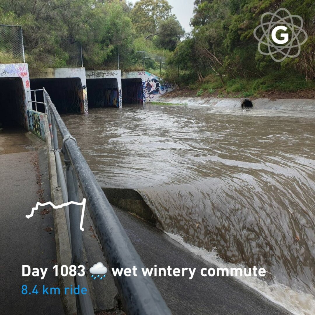 Day 1083 🌧 wet wintery commute