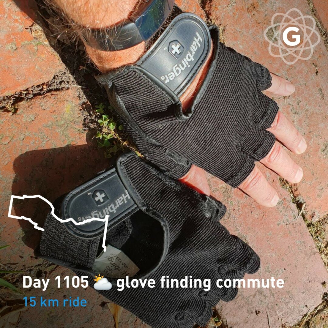 Day 1105 ⛅ glove finding commute